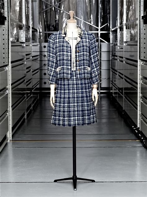 tailleur chanel passepoil|chanel palais retrospective.